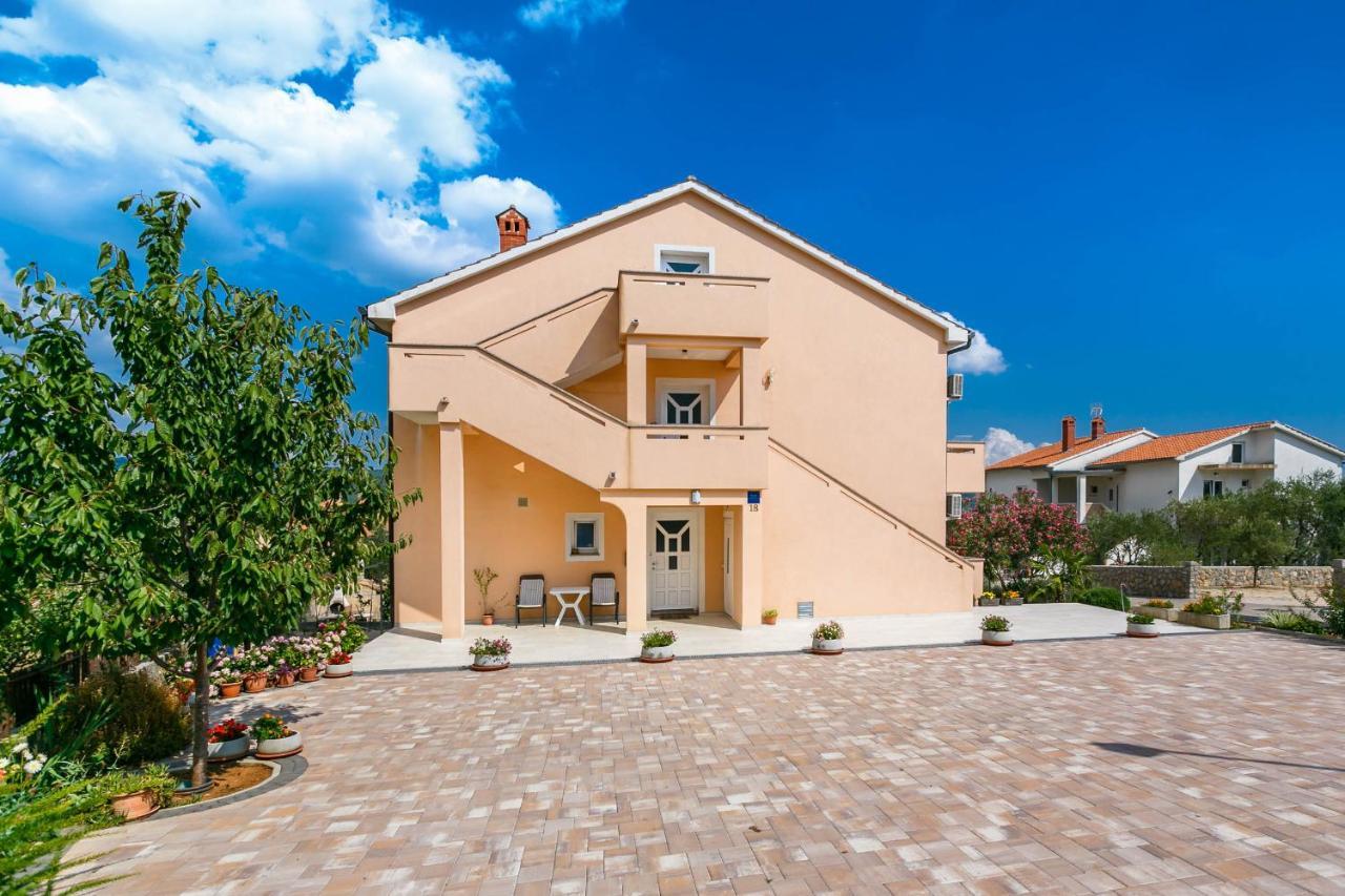 Apartmani Luka Корнич Экстерьер фото