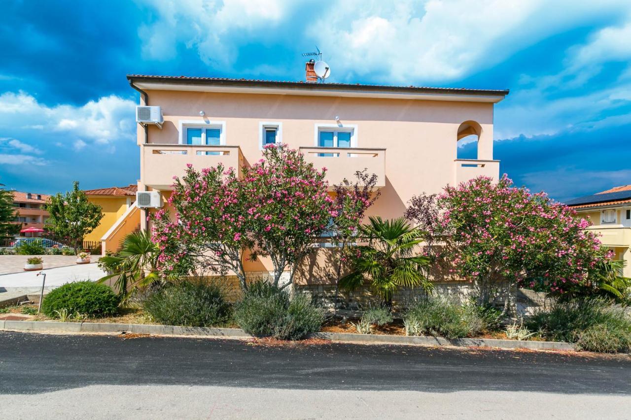 Apartmani Luka Корнич Экстерьер фото
